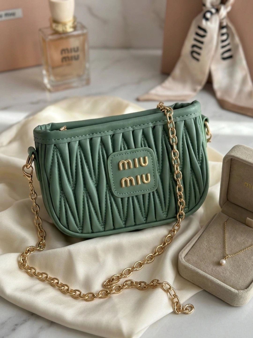 Mint Yeşili Kapitone Desenli Zincir Askılı Mini Omuz Çantası